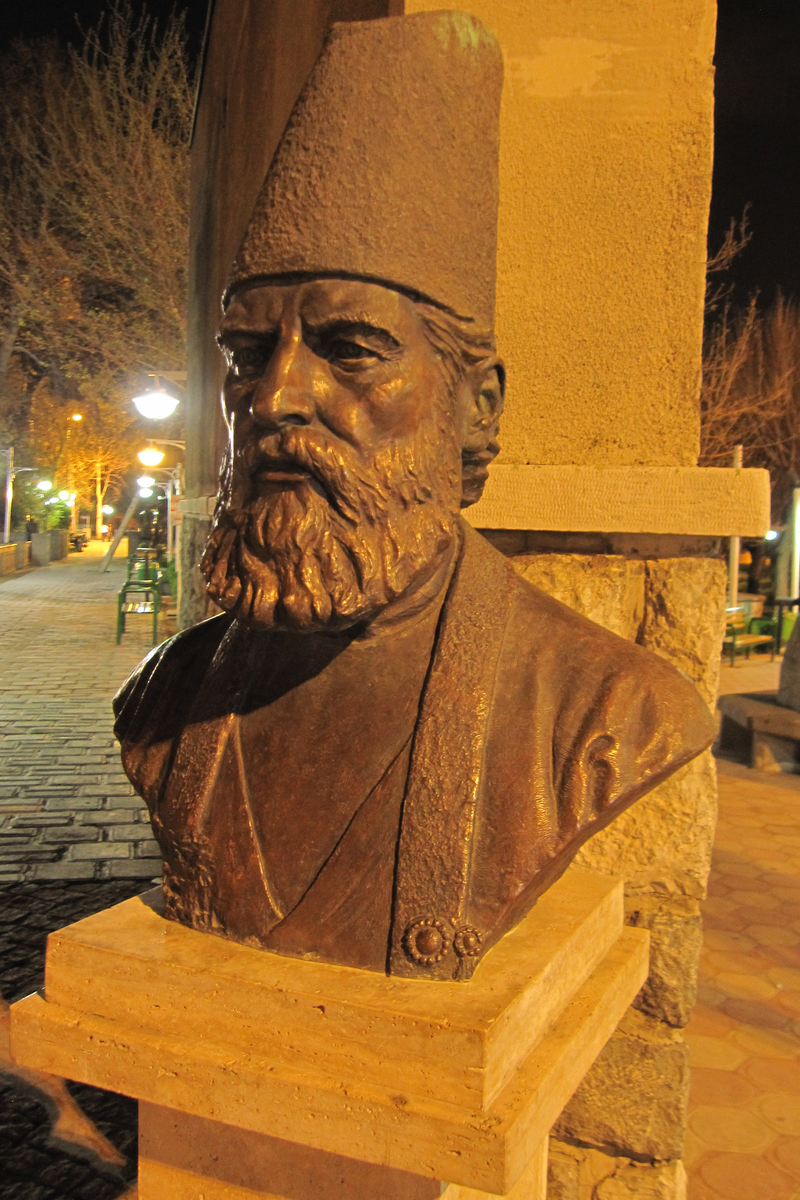 مجسمه امیرکبیر